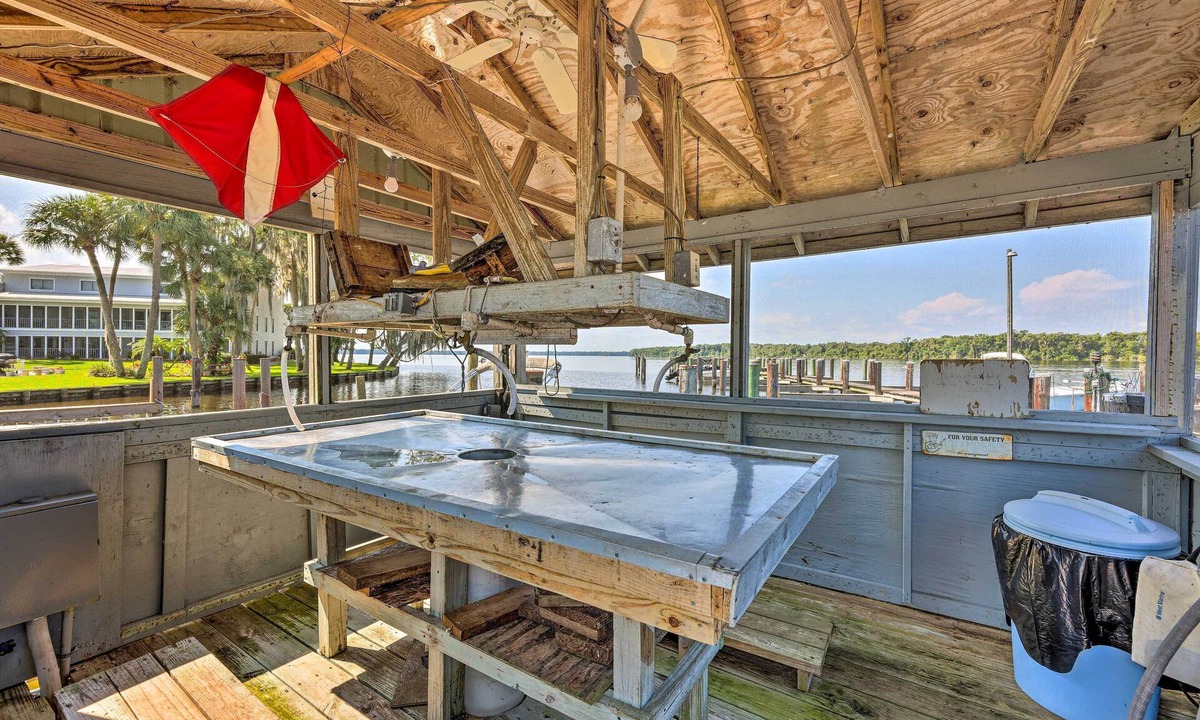 Hollister Apartment | St Johns River Retreat in Welaka w/Dock Access