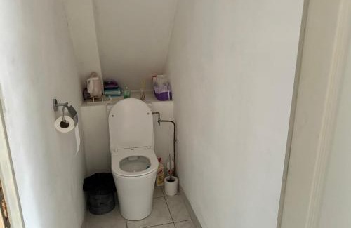 Le Grand-Luce House | À 5 minutes à pieds du château, 2 belles et spacieuses chambres, SDB, WC et un garage privé à 25 minutes circuit 24h