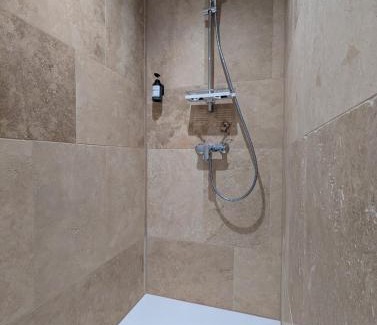 Thonon-les-Bains Apartment | Élégant et calme avec clim et jardin privé - Appartement Terracotta
