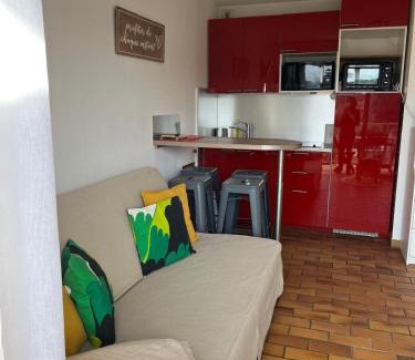 Le Brusc Apartment | Élégant Studio au calme 2mn mer Wifi Clim Terrasse parking