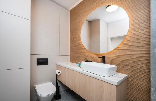 Lodz Apartment | Świętojańska Harmony Apartment by BookingHost