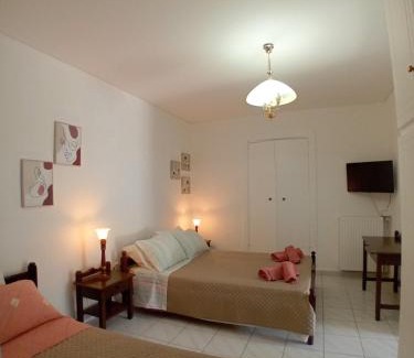 Karpenisi Apartment | Κυκλαδίτικο σπίτι