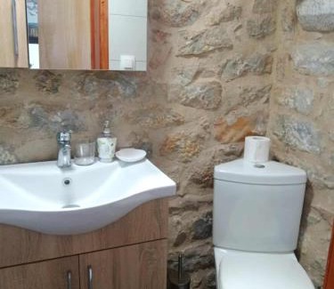 Omales House | Πετροχτιστο Ρηνιω
