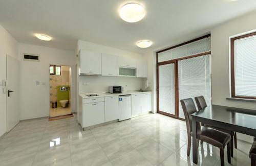 Sozopol Apartment | Апартаменти с чадъри и шезлонги на плажа - Свети Никола Каваците