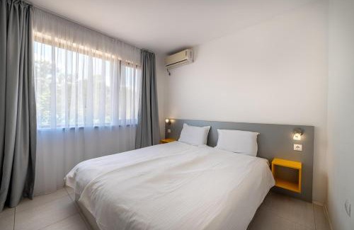 Sozopol Apartment | Апартаменти с чадъри и шезлонги на плажа - Свети Никола Каваците