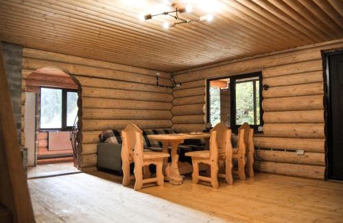 Soymy Ski Chalet | Гостьовий дім Секвойя