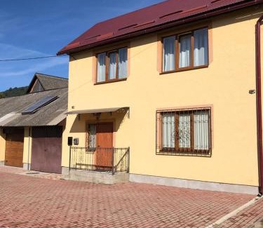 Mizhhirya Apartment | Затишна оселя