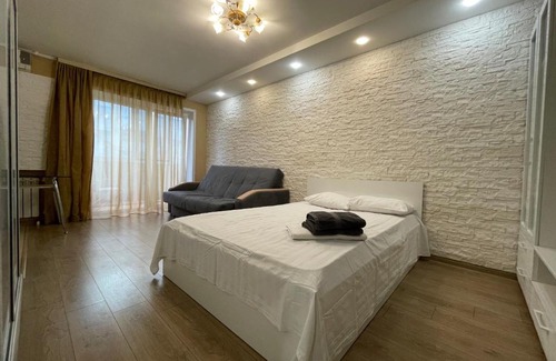 Petropavlovsk Apartment | Квартира с гостиничным сервисом бизнес-класса с большой ванной и Smart-TV