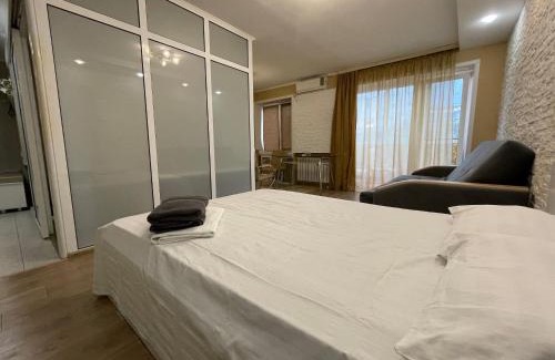 Petropavlovsk Apartment | Квартира с гостиничным сервисом бизнес-класса с большой ванной и Smart-TV