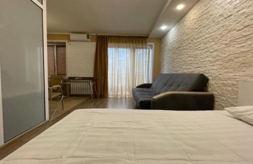 Petropavlovsk Apartment | Квартира с гостиничным сервисом бизнес-класса с большой ванной и Smart-TV