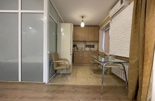 Petropavlovsk Apartment | Квартира с гостиничным сервисом бизнес-класса с большой ванной и Smart-TV