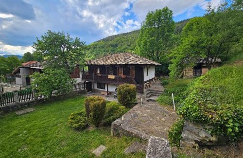 Apriltsi Villa | Къща за гости Хитър Петър