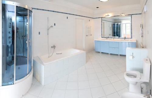 Dnipro Hotel | Отель Корона