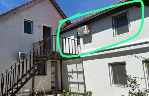 Zrenjanin Apartment | Сјајни лешник