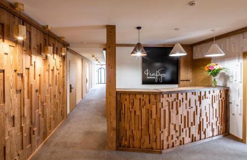 Manyava Hotel | Фетрбуш