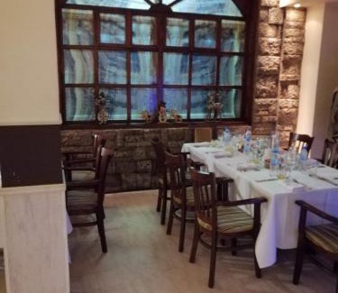 Gorna Oryahovitsa Hotel | Хотел-Ресторант Тиролиа