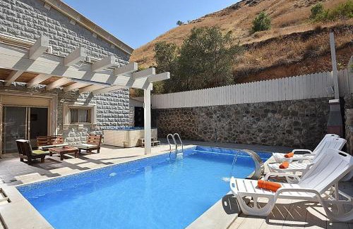 Tiberias Cabin | אחוזת חוף כנרת kinneret village