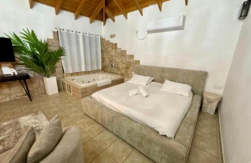 Safed House | פנינת הפסגה - סוויטות בוטיק יוקרתיות