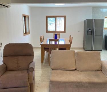 Hazor Haglilit House | צל האורנים
