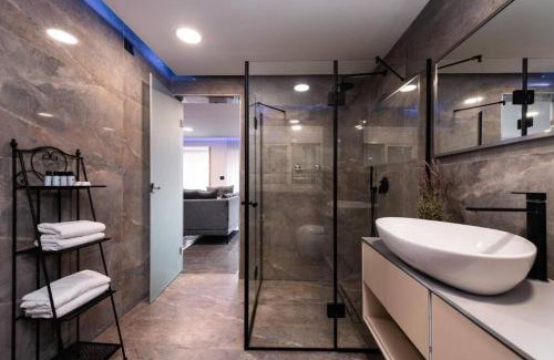 Haifa Apartment | שקיעה בים 75 - דירה מהממת עם ג'קוזי ספא ליד הים יש מקלט