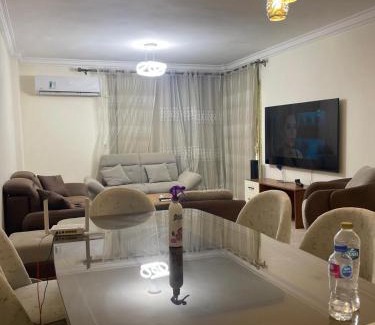 Sheikh Zayed City Apartment | تلاته نوم 3 حمام مطبخ رسيبشن مكيفه بالكامل فرش فندقي واي فاي دور تالت أسانسير