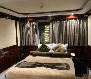 Maadi Hotel | ريفر بوت - نايل كروز