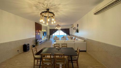 Durrat Al-Arous Ski Chalet | شاليه البرادايس 26 في درة العروس