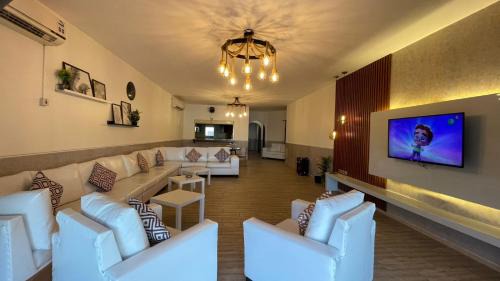 Durrat Al-Arous Ski Chalet | شاليه البرادايس 26 في درة العروس