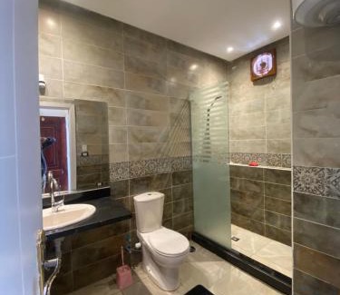 Shurtah al-Dakhlah Ski Chalet | شاليه على البحر بمنتجع سياحي حمامات سباحه شاطئ رملى دور ثالث علوى بدون اسانسير