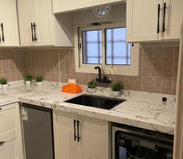 Al Hamra Apartment | شقة بغرفتى نوم دخول ذاتى Nice flat with 2 bedrooms 2 bathrooms- Alhamraa