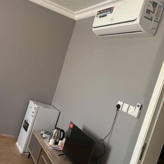 Dammam Apartment | غرفة وصالة الجوري 3 ابواب ذكية