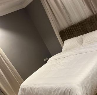 Dammam Apartment | غرفة وصالة الجوري 3 ابواب ذكية