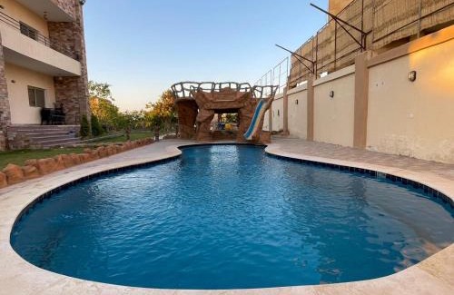 6th of October City Villa | فيلا للايجار اليومى فى الريف الاوربي طريق مصر اسكندرية الصحراوي قريبة من مطار سفنكس وبجوار هايبر وان الصحراوي- 5 غرف نوم-حمام سباحة-شواية- كيدز ايريا- جيم- بلياردو