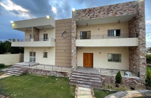 6th of October City Villa | فيلا للايجار اليومى فى الريف الاوربي طريق مصر اسكندرية الصحراوي قريبة من مطار سفنكس وبجوار هايبر وان الصحراوي- 5 غرف نوم-حمام سباحة-شواية- كيدز ايريا- جيم- بلياردو