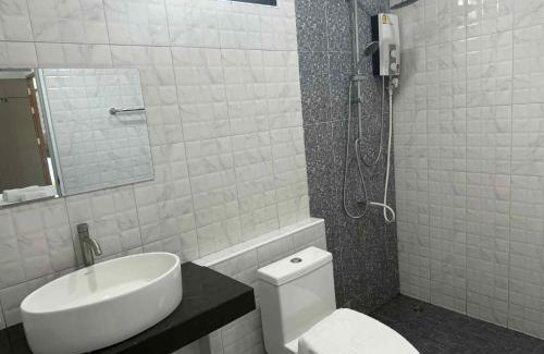 Nakhon Si Thammarat House | ธิชา วิลล่า Thicha Villa