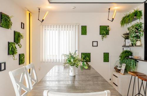 Tokeshi Apartment | ビリヤード ダーツ 卓球 バーベキュー キッズルーム 4寝室ダブルベッド8台 最大16人 200平米の大きな一軒家