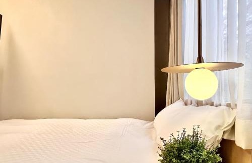 Yushima Apartment | 东京中心上野公园时尚设计师房间Ycoc 上野公园3分钟 车站1分钟 超级繁华 免费wifi 戴森吹风
