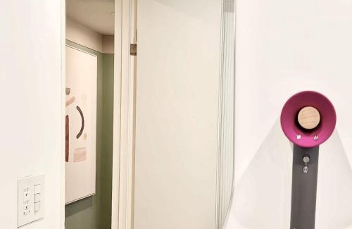 Yushima Apartment | 东京中心上野公园时尚设计师房间Ycoc 上野公园3分钟 车站1分钟 超级繁华 免费wifi 戴森吹风
