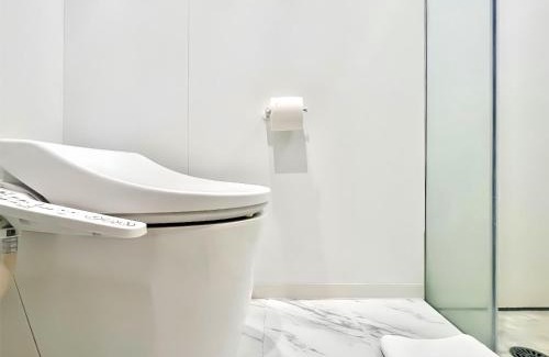 Yushima Apartment | 东京中心上野公园时尚设计师房间Ycoc 上野公园3分钟 车站1分钟 超级繁华 免费wifi 戴森吹风