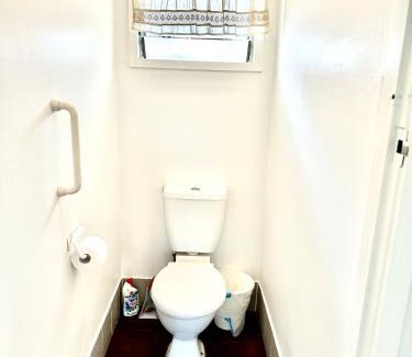 Upper Mount Gravatt House | 凤凰树下英式房