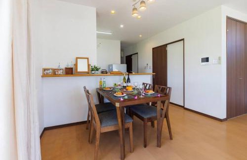 Sumuide House | 庭付き一棟貸 ビーチまで3分 宇利島車で7分 最大8人 Luana house