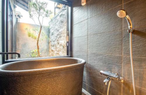 Higashiyama Villa | 慶有魚·知恩(Kyotofish·Chion)*门前百年垂樱千年楠木知恩院唯一百年町屋*地暖赏庭浴缸