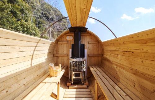 Kimitsu House | 星が降りそそぐVilla 都心から70分 にぎわいOK完全プライベート空間 吹抜けサウナ 最大8名 雨でもBBQ 天体観測 田園が広がるぽつんと宿