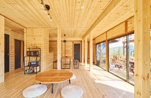 Kimitsu House | 星が降りそそぐVilla 都心から70分 にぎわいOK完全プライベート空間 吹抜けサウナ 最大8名 雨でもBBQ 天体観測 田園が広がるぽつんと宿