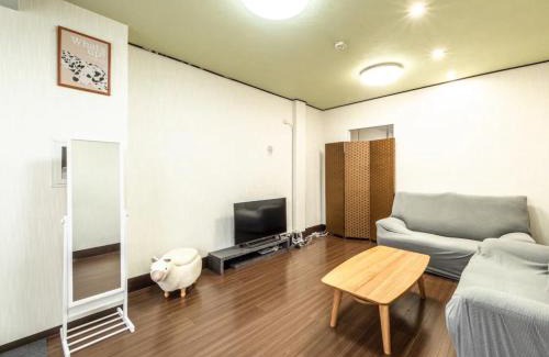 Tsuruhashi Apartment | 道頓堀 なんば迄地下鉄4分 鶴橋 一軒家丸々貸切 最大12名宿泊可能
