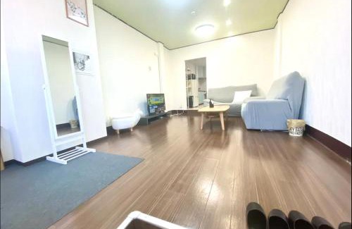 Tsuruhashi Apartment | 道頓堀 なんば迄地下鉄4分 鶴橋 一軒家丸々貸切 最大12名宿泊可能