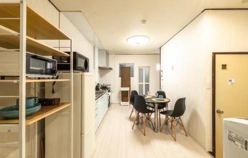 Tsuruhashi Apartment | 道頓堀 なんば迄地下鉄4分 鶴橋 一軒家丸々貸切 最大12名宿泊可能