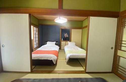 Yufu House | 鉄道と山の見える家