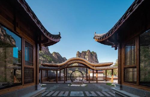 Wulingyuan Hotel | 雾里观阵山 Foggy Valley