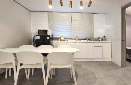 Yeonnam-dong Apartment | 매일, Hongdae Art house